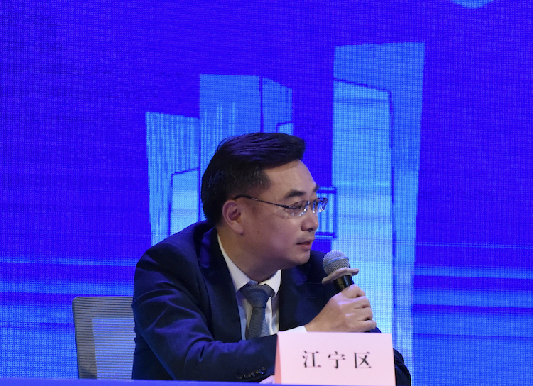 南京市江宁区区长现场回应.png