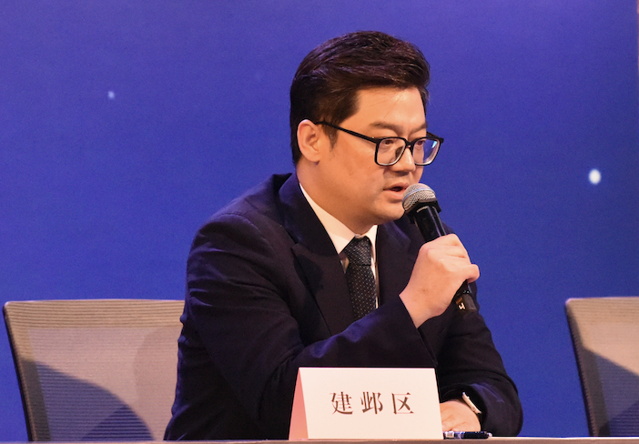 南京市建邺区区长现场回应.png